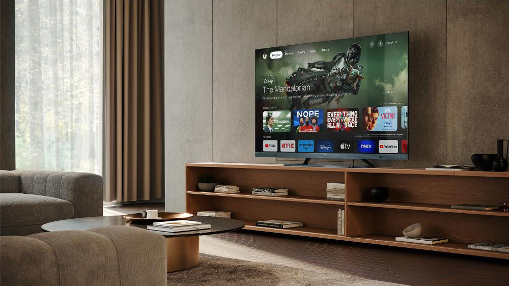 QLED Google TV SHARP 75FQ5EA v obýváku na zdi_04