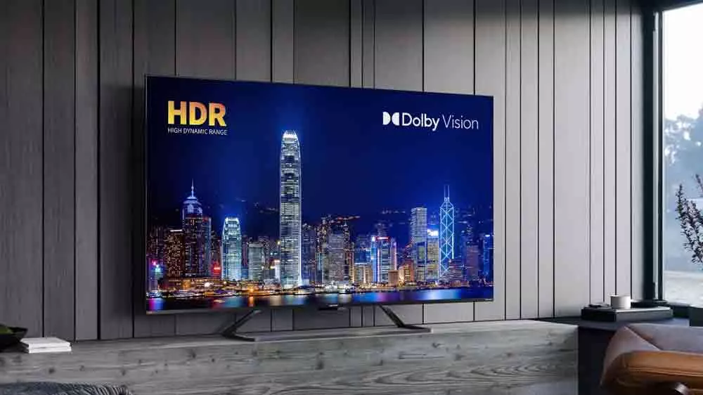QLED televize Sharp v obývacím pokoji zobrazující DolbyVision_03