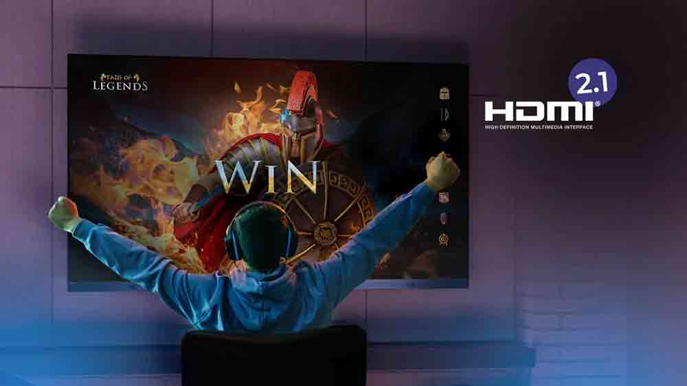 Hráč hrajúci na QLED televízii Sharp _06