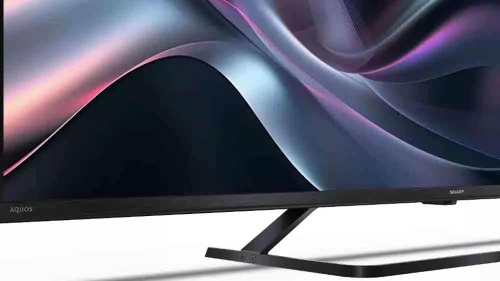 Detail na roh QLED televize Sharp 50HP6265E a jej&iacute; tenk&yacute; r&aacute;meček _05