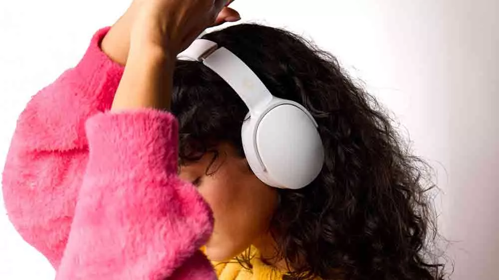 Žena so sl&uacute;chadlami Skullcandy Hesh Evo Bone Orange_02