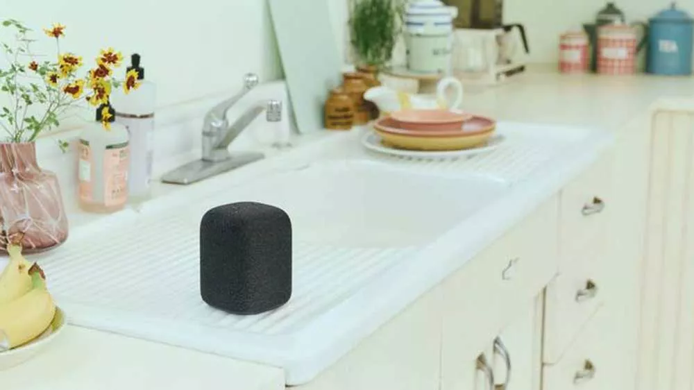 Přenosn&yacute; reproduktor Sony LinkBuds Speaker čern&yacute; v interi&eacute;ru _02