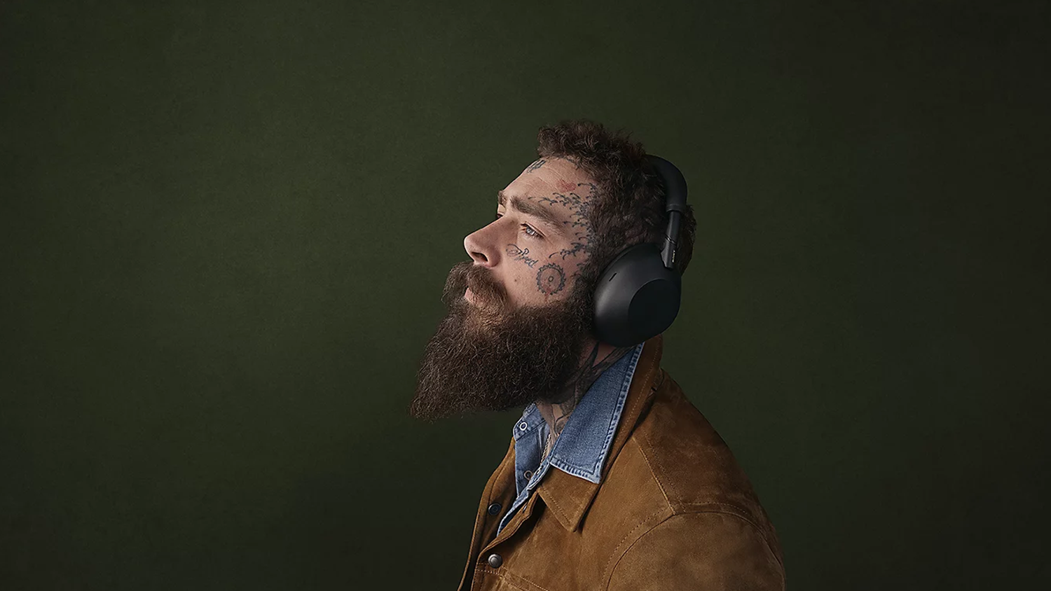 Post Malone se sluchátky Sony WH-1000XM6