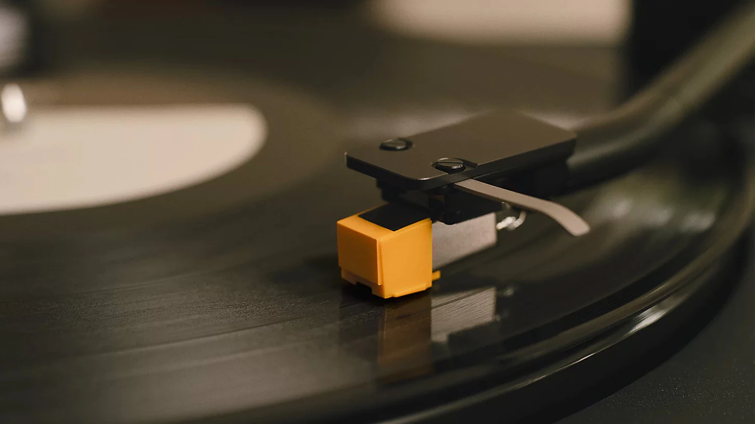 Přenoska gramofonu Sony PS-LX5BT na vinylové desce