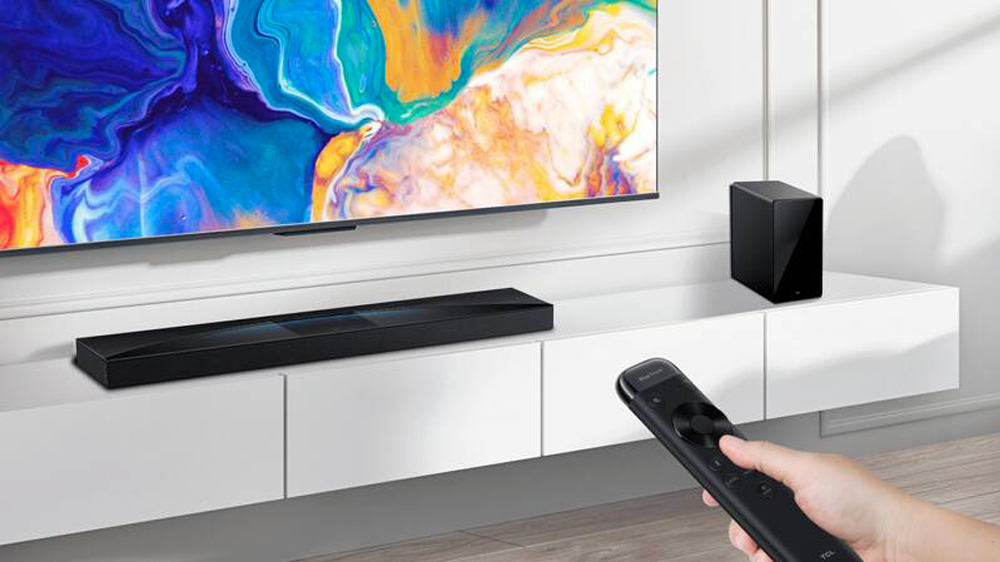 Soundbar TCL Q75HE u televize_03