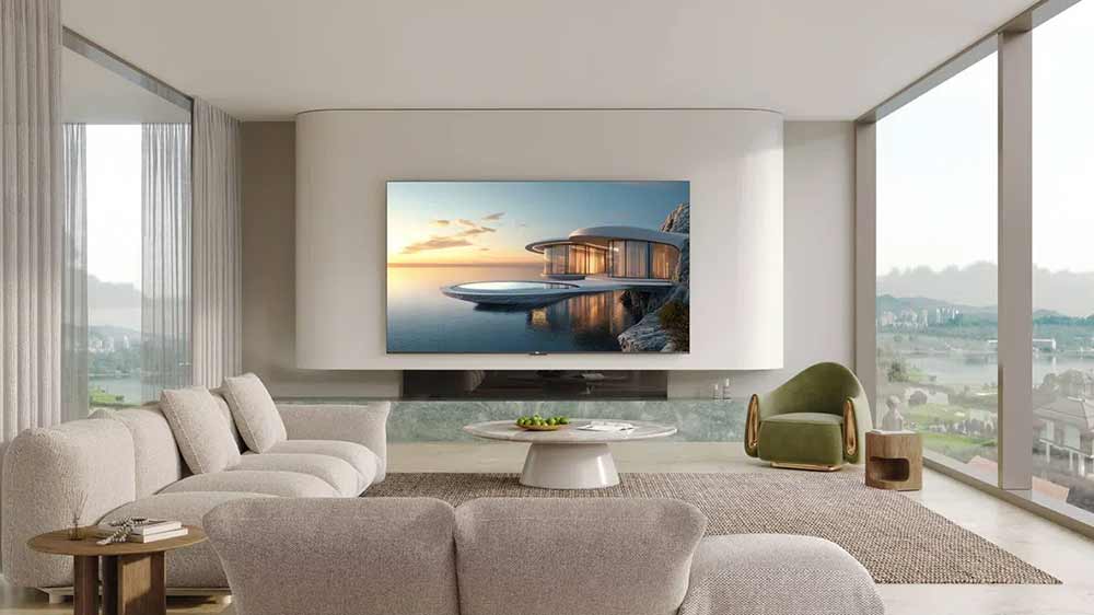 Televize TCL 65Q7C přidělaná na zeď v obýváku_07