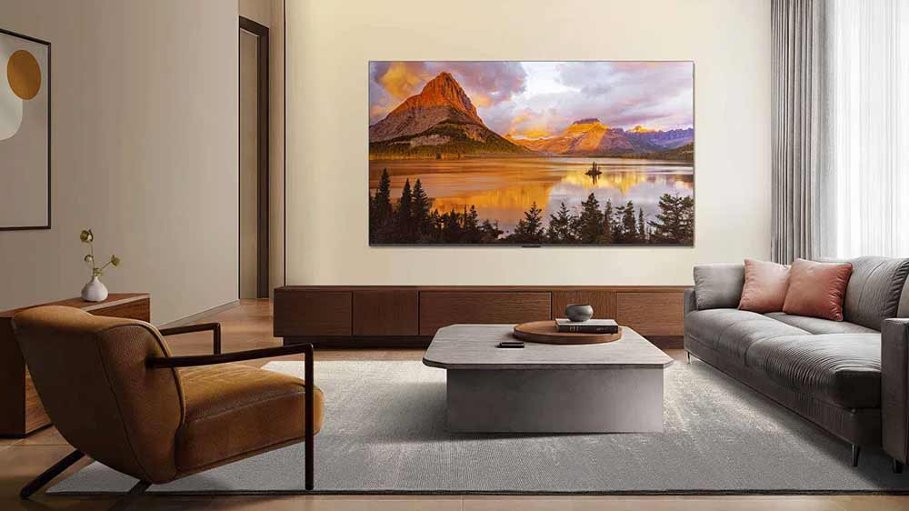 Televize TCL 75P89K na stěně v obýváku_06