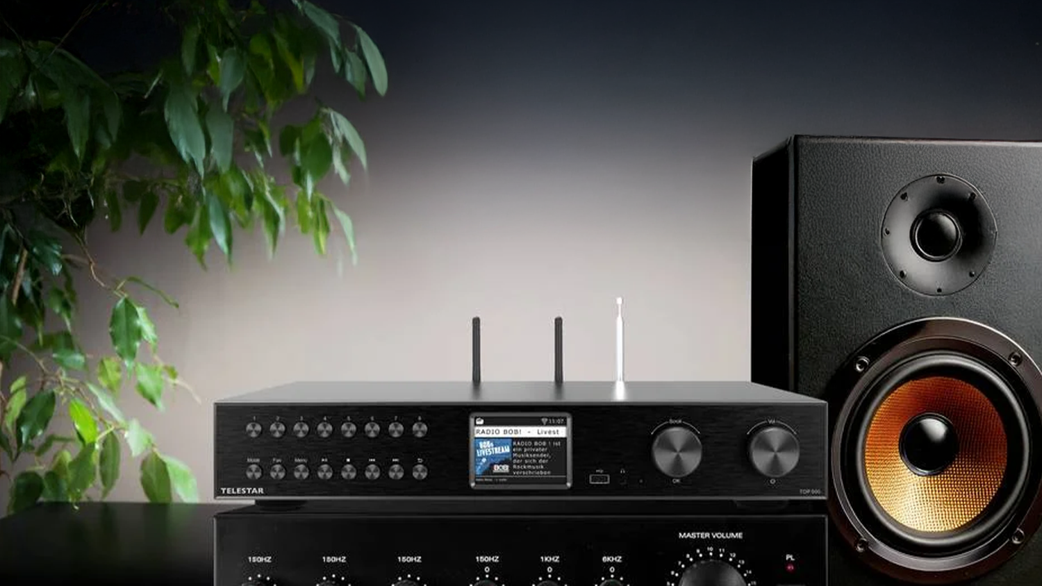 Hi-Fi tuner Telestar TOP500 u reproduktoru