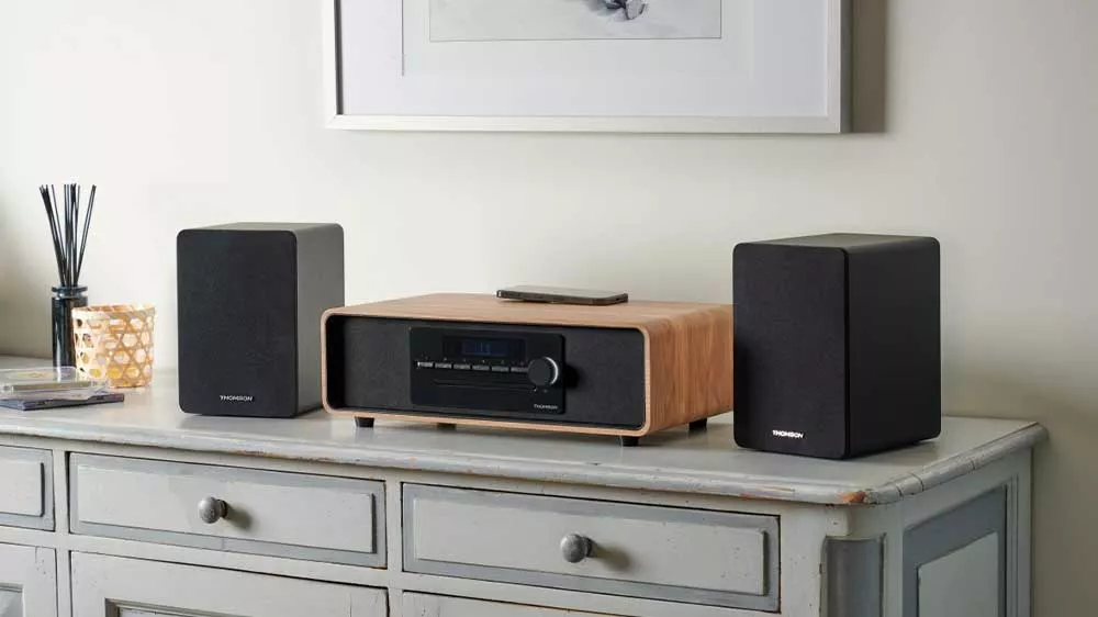 Reproduktory Thomson WS400DUO um&iacute;stěn&eacute; kolem audio přehr&aacute;vače_03