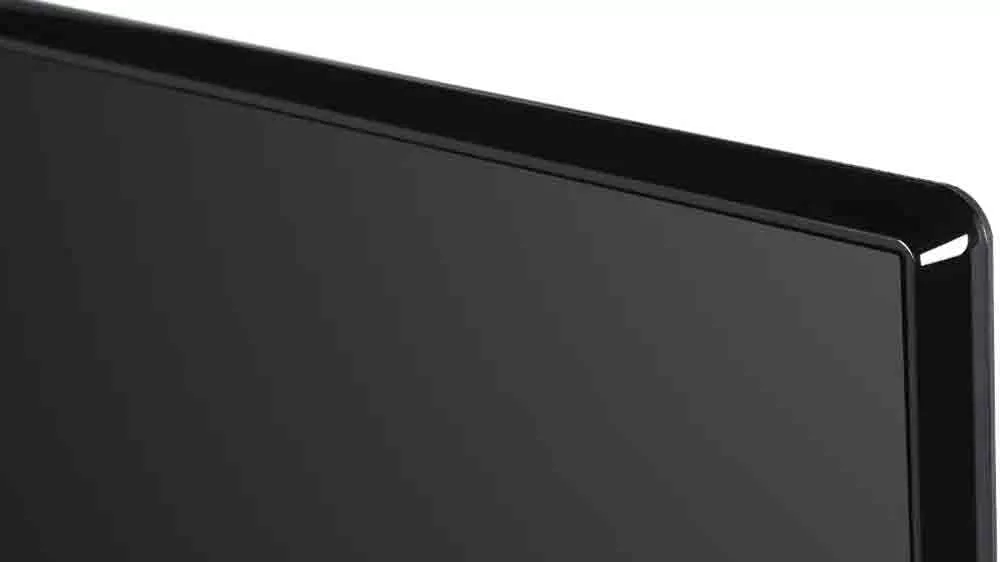 Detail na roh LED televize Toshiba 50UV3F63DG a na jej&iacute; tenk&yacute; r&aacute;meček_05