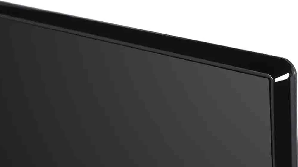 Detail na roh LED televize Toshiba 65UV3F63DG a na jej&iacute; tenk&yacute; r&aacute;meček_05
