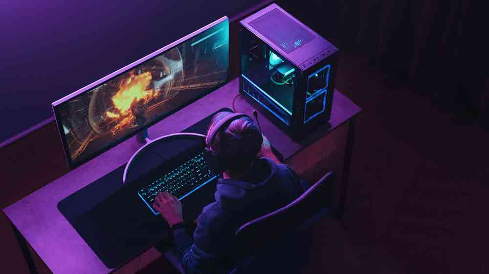 Hráč počítačových her se sluchátky_02