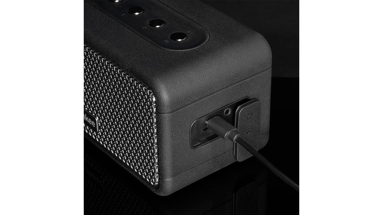 Detail na porty reproduktorov YENKEE YSP 50BK MAMBO S