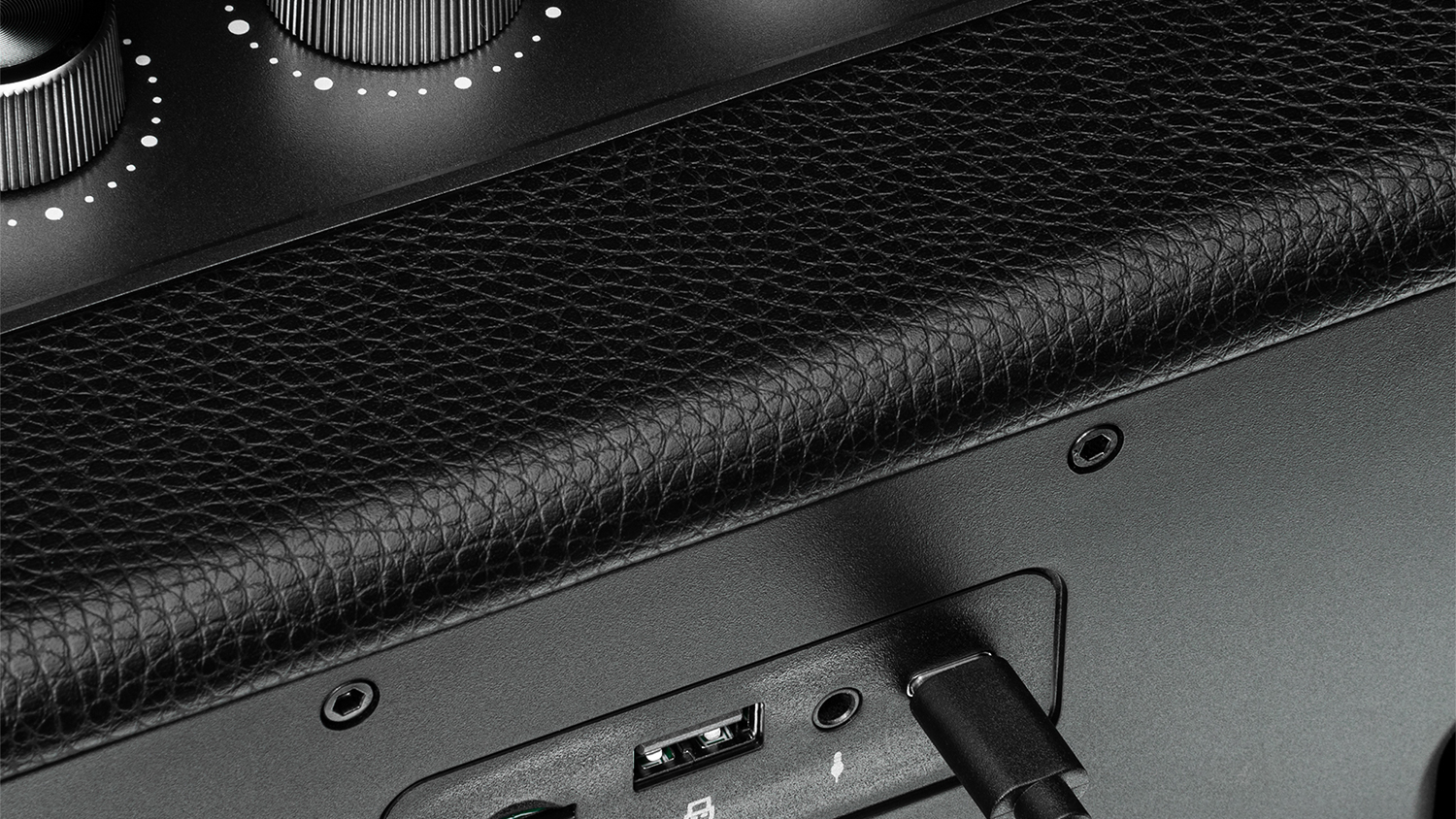 Detail na porty reproduktorov YENKEE YSP 55BG BT MAMBO L