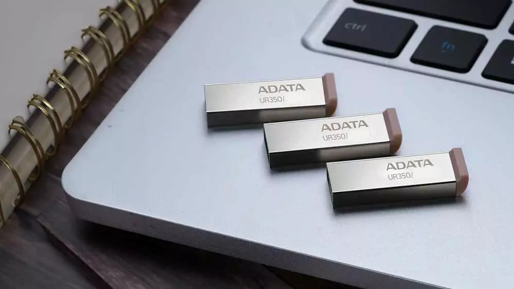 Flash disky Adata UR350 na notebooku_02