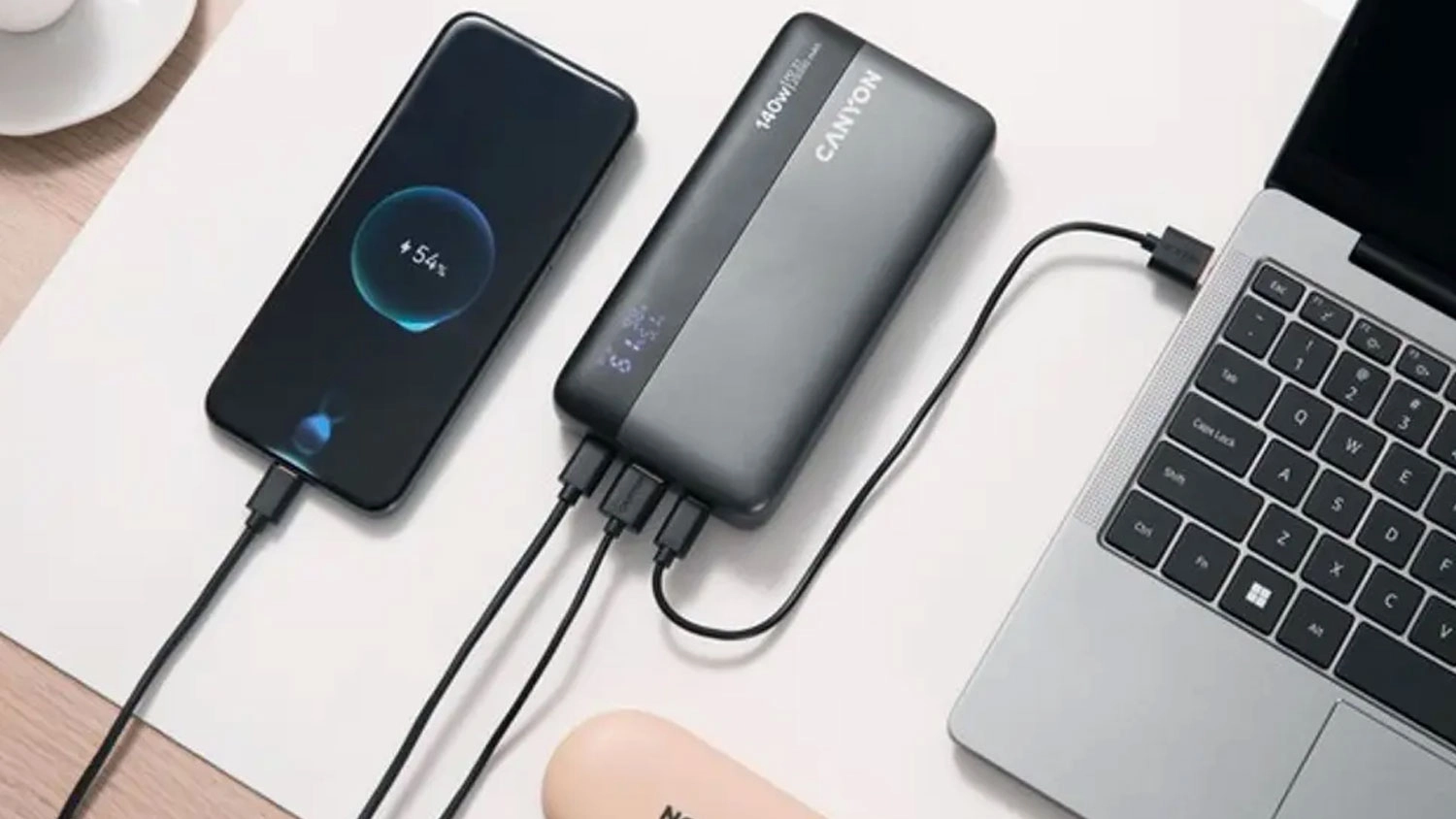 Powerbanka Canyon PB240 25 000 mAh nabíjí více zařízení