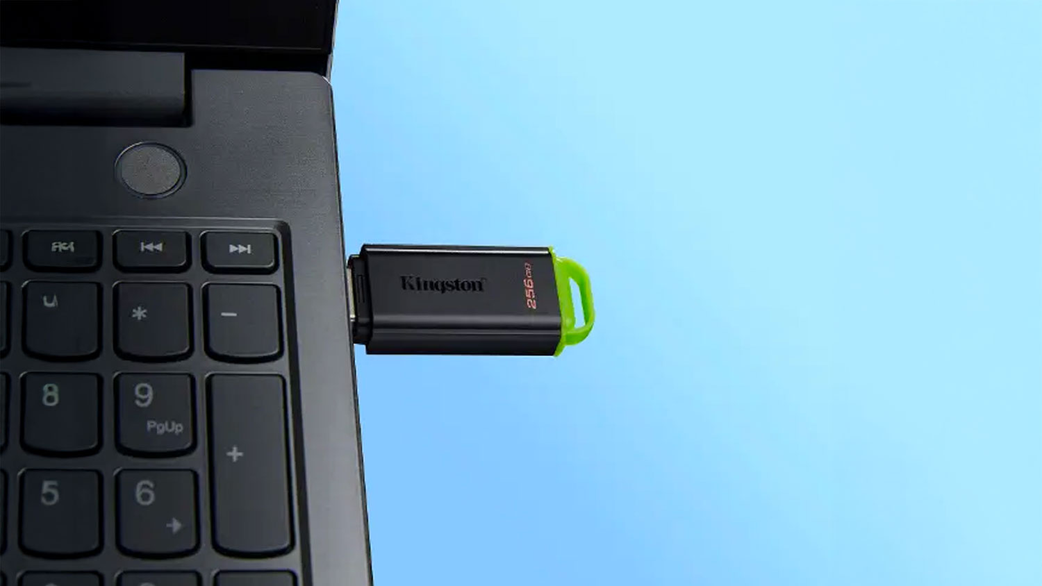 Flash disk Kingston DataTraveler Exodia Gen2 256 GB zapojen&yacute; v notebooku
