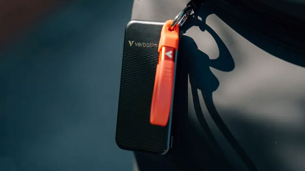 Externí SSD disk Verbatim Pocket 32192 na batohu_03