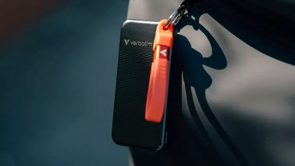 Extern&iacute; SSD disk Verbatim Pocket 32192 na batohu_03
