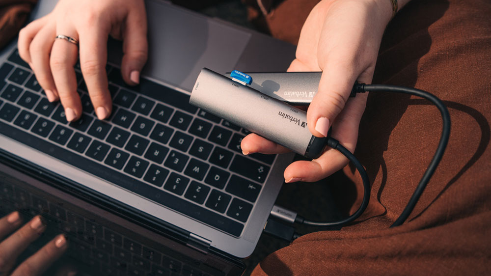 Externí SSD disk Verbatim VX500 připojený k počítači_03