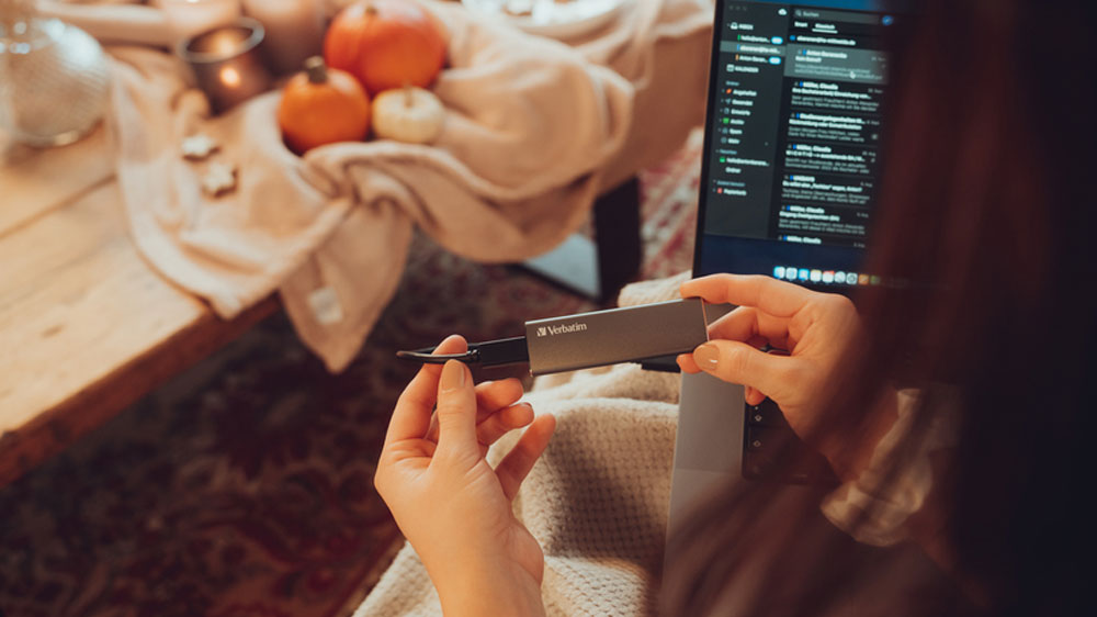 Externí SSD disk Verbatim VX500 připojený k počítači_04