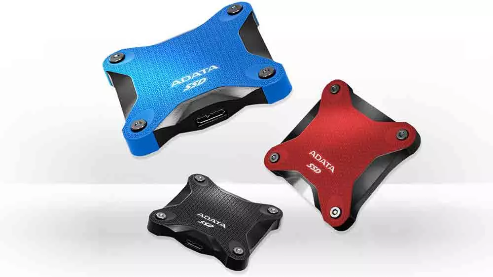 Tři disky ADATA SD620_04