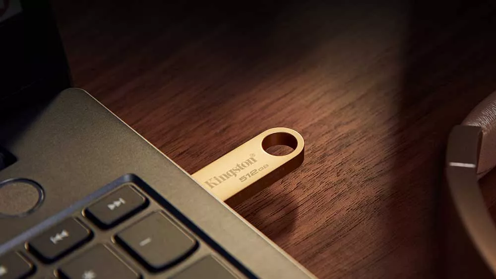 Flash disk Kingston USB DataTraveler SE9 G3 zapojen&yacute; v poč&iacute;tači_02