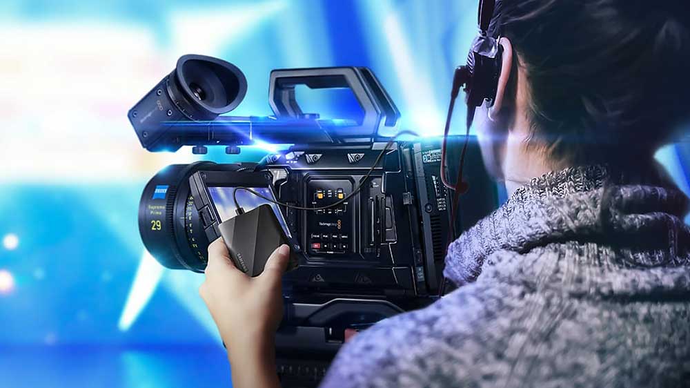 Externí SSD disk Samsung T9 zapojený do kamery_03