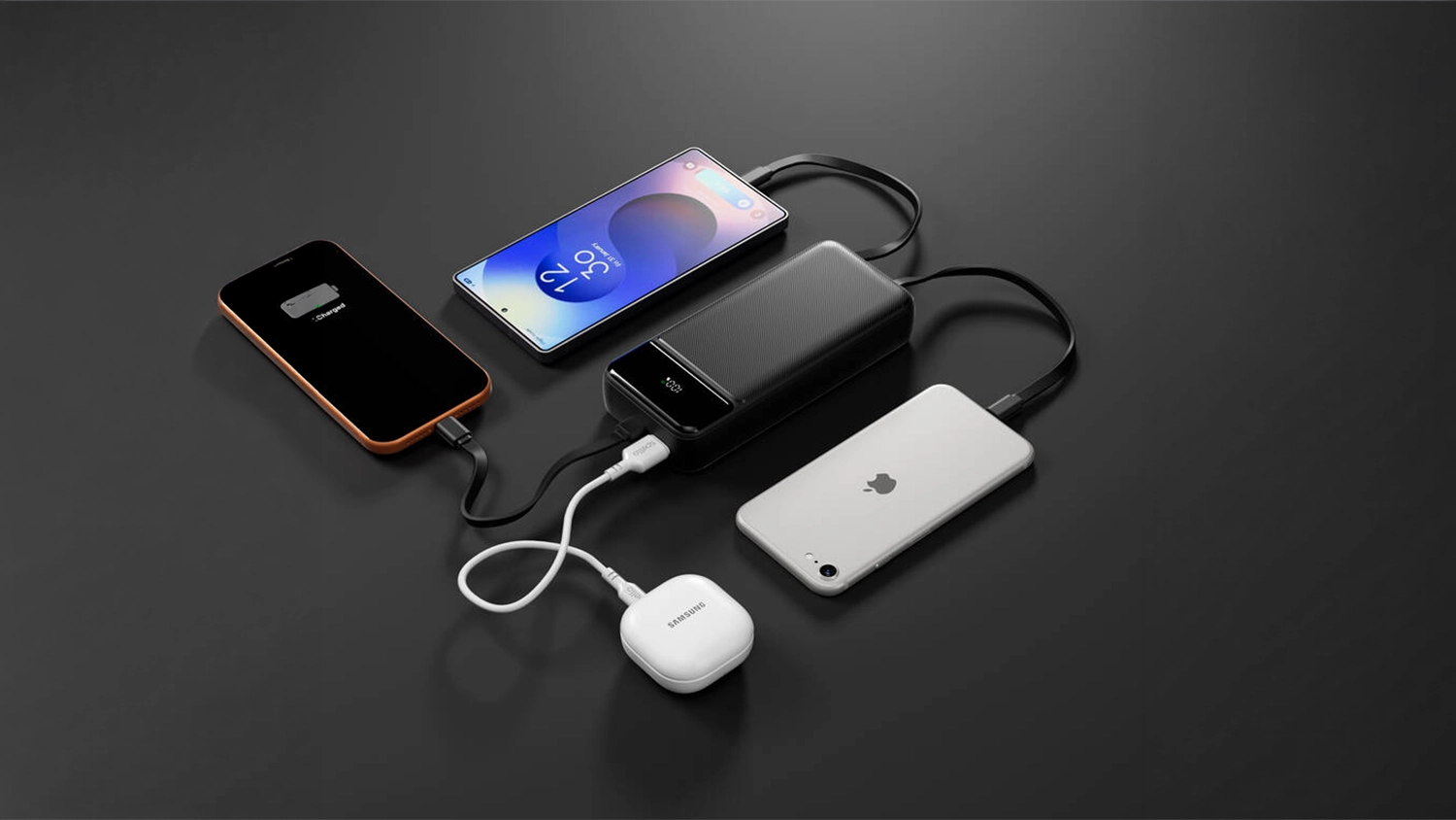 Tři mobiln&iacute; telefony a sluch&aacute;tka zapojen&aacute; do powerbanky Spello SP21 20 000mAh