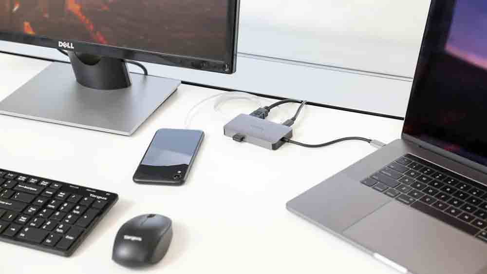 Dokovací stanice připojená k notebooku_02