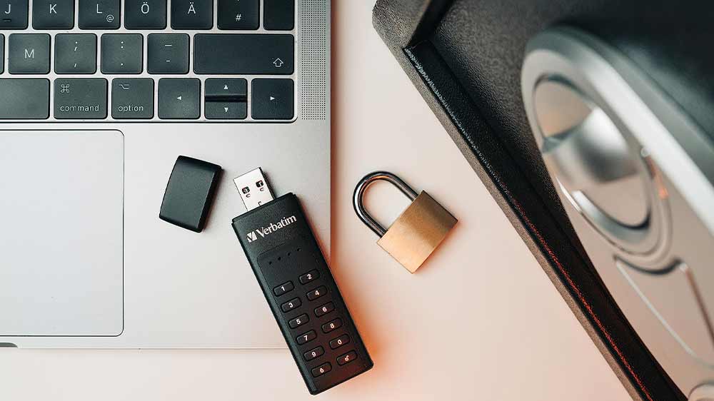 USB flash disk 3.0 Verbatim Keypad Secure 32 GB u notebooku_03
