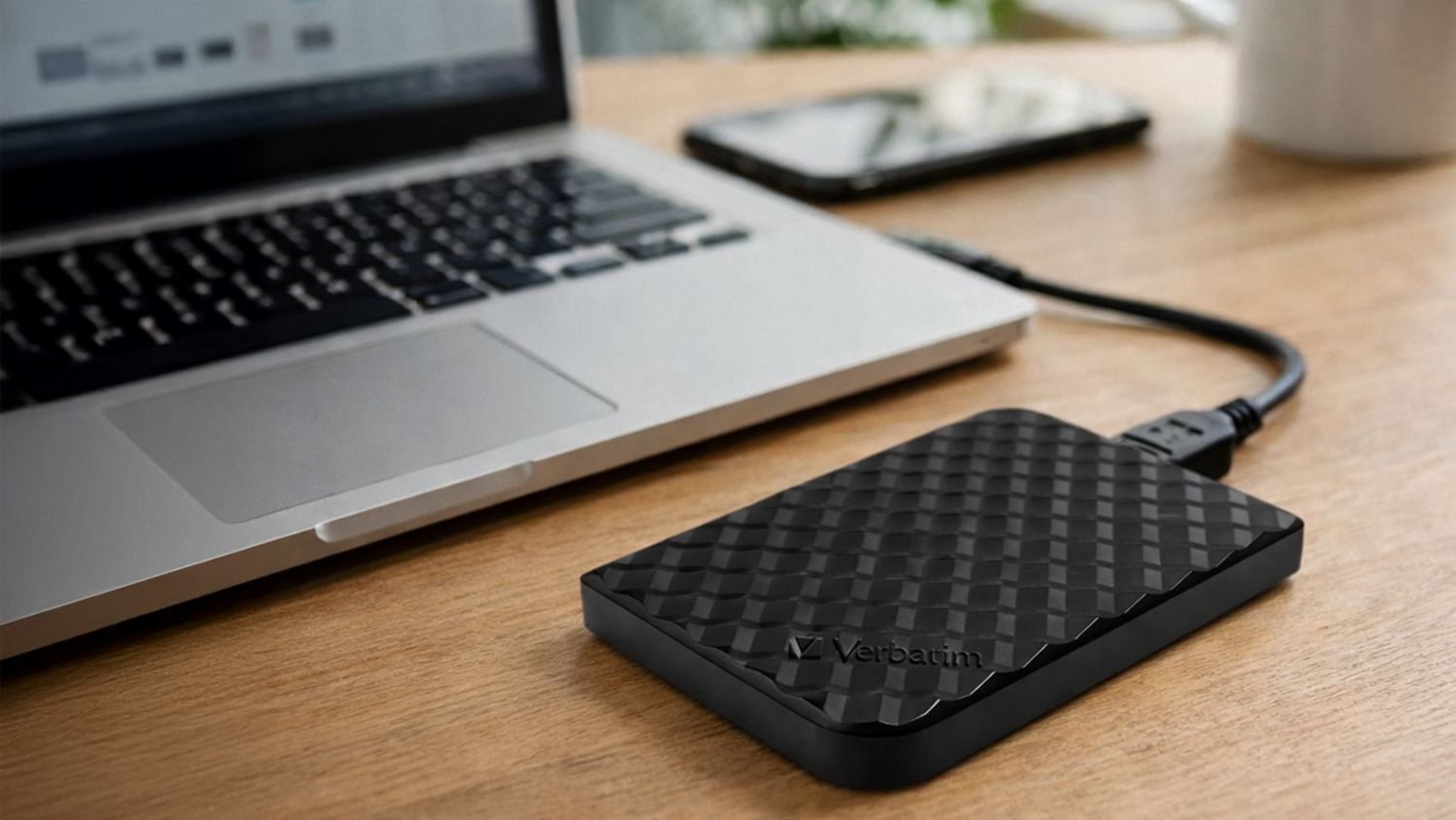 Extern&iacute; HDD Verbatim Store &rsquo;n&rsquo; Go GEN2 USB 3.0 1 TB (53194) připojen&yacute; k notebooku