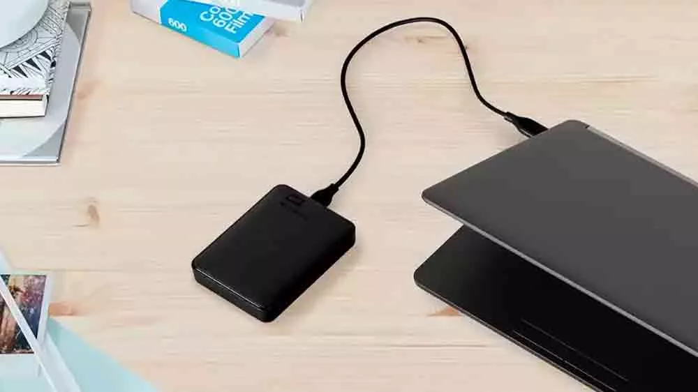 Externí disk WD Elements Portable s počítačem_02