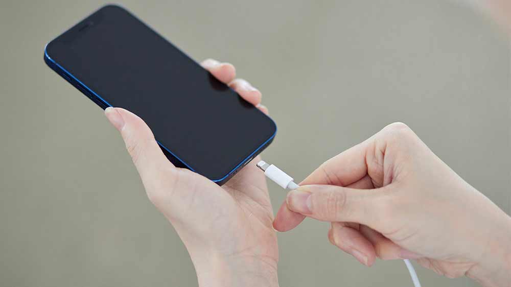 Nabíjanie mobilného telefónu_03