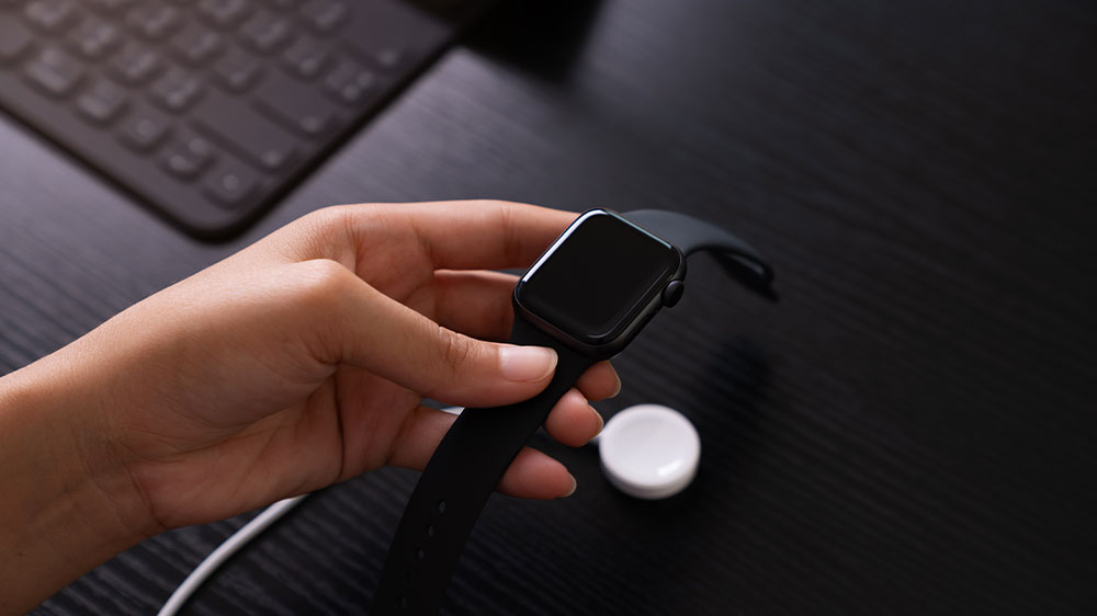 Magnetická nabíječka Yenkee YCW APPLE WATCH 02_02