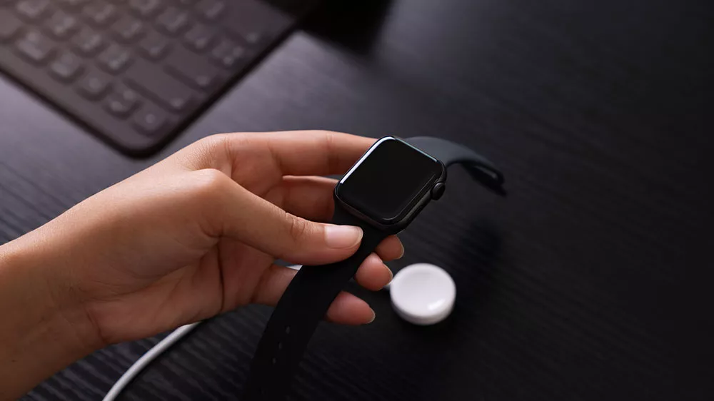Magnetická nabíječka Yenkee YCW APPLE WATCH 02_02