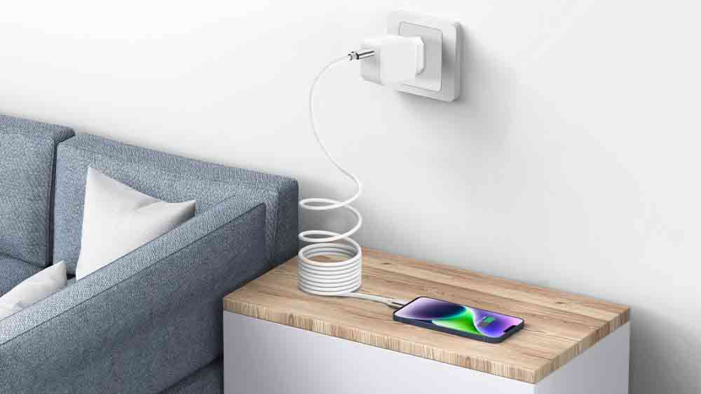 Magnetický kábel Yenkee YCU 01WH CL nabíja telefon_02