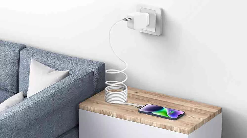 Magnetick&yacute; kabel CL Yenkee YCU 01WH nab&iacute;j&iacute; telefon_02