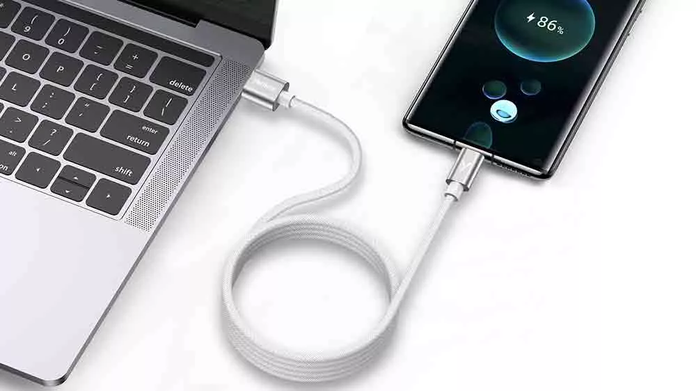 Magnetický kabel CA Yenkee YCU 04WH nabíjí telefon_02