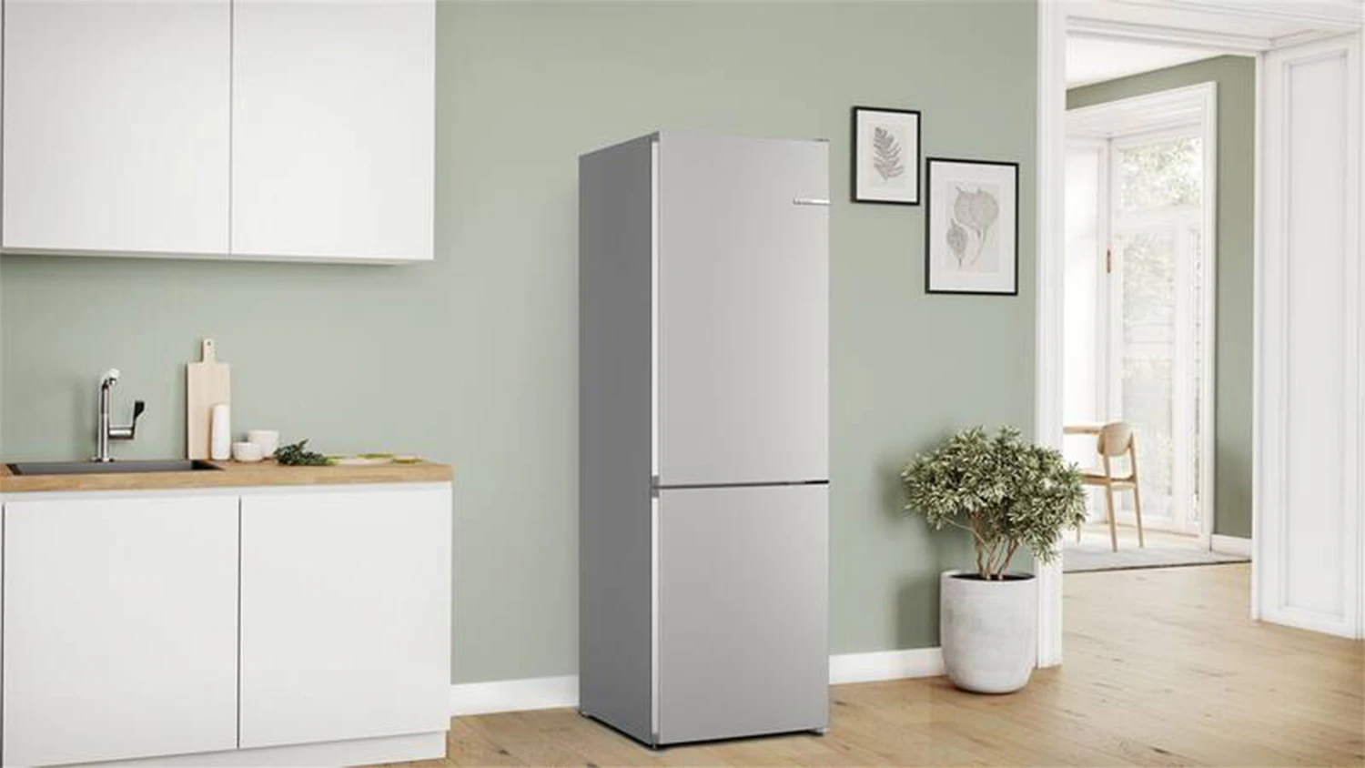 Kombinovaná chladnička Bosch Serie 4 KGN362I1F instalovaná v kuchyni