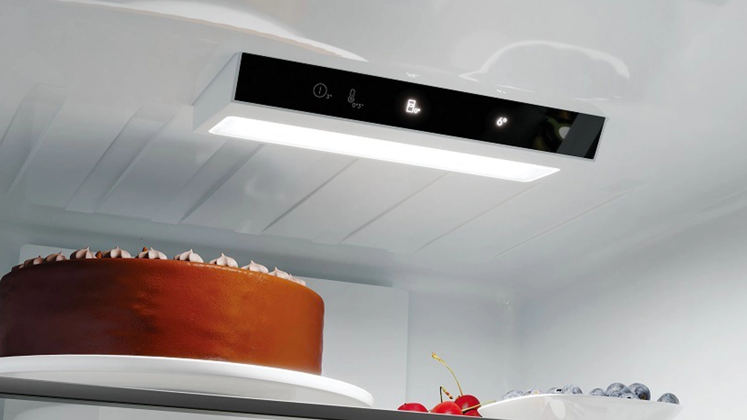 LED osvetlenie v chladničke Candy CNCQ2T618AX.