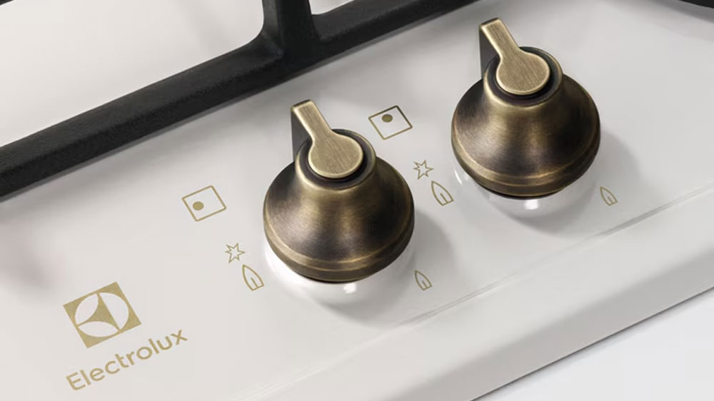 Detail na otočn&eacute; voliče plynovej dosky Electrolux Slim line EGH6343RON_03