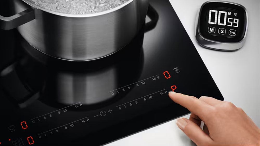 Ovládání indukční varné desky Electrolux Inspiration EIV63440BS_03