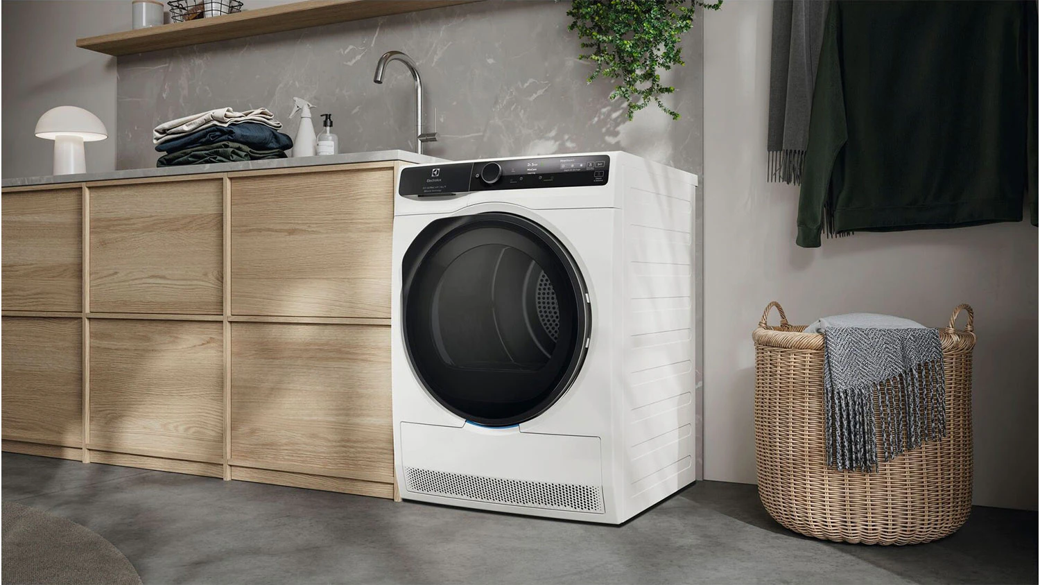 Su&scaron;ička pr&aacute;dla Electrolux EW9D787KC1C instalovan&aacute; v koupelně