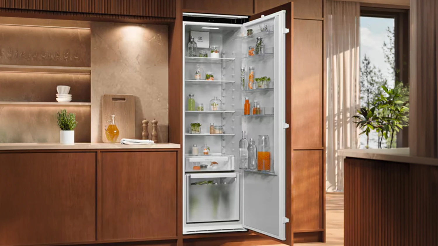 Chladnička Electrolux ERD6DE18S1 instalovan&aacute; v kuchyni