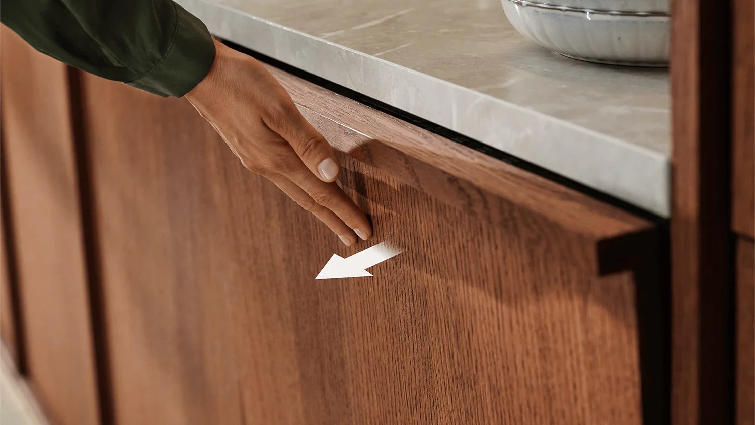 Myčka nádobí Electrolux E92LX220P s dvířky Push2Open