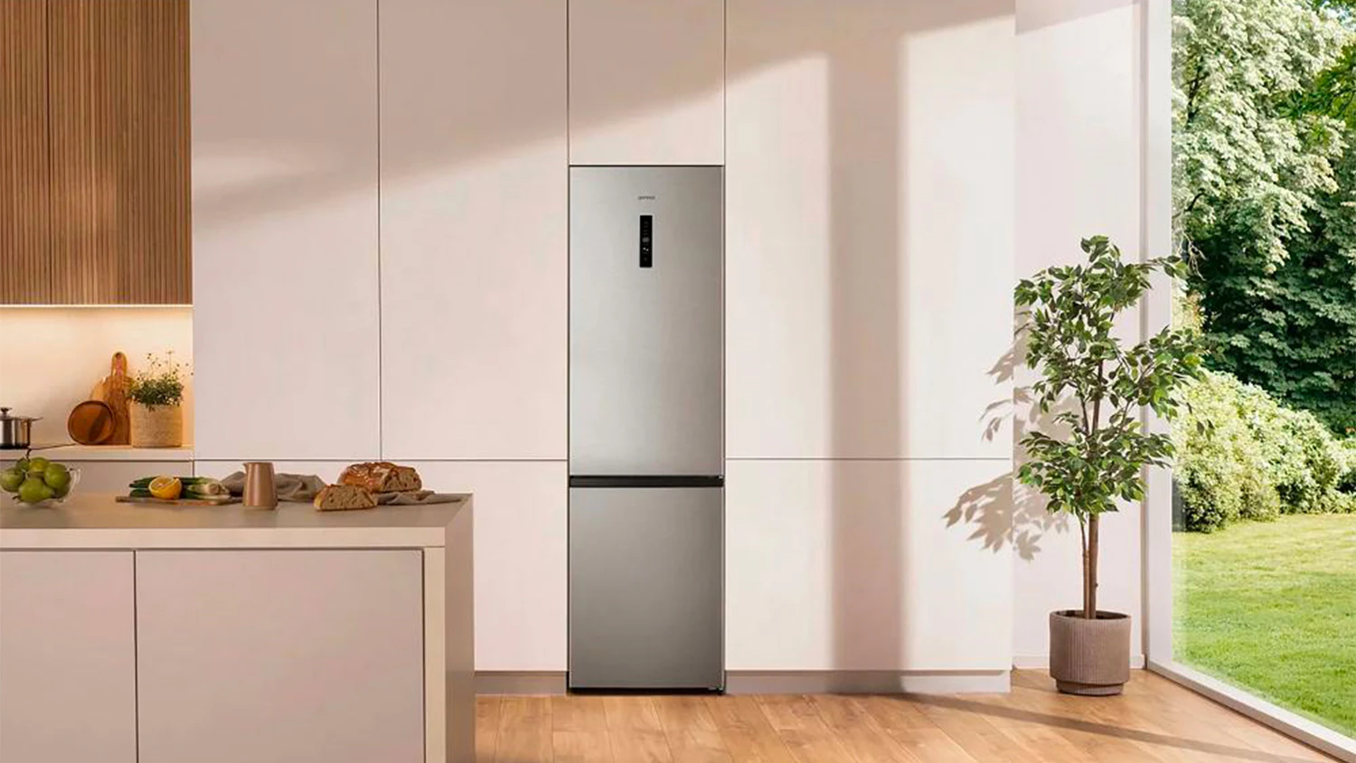 Kombinovaná lednice Gorenje NRK620EAXL4 stříbrná v domácnosti