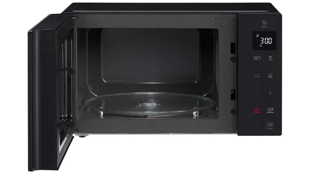 Vnitřní prostor mikrovlnné trouby LG MH6535GIS_02