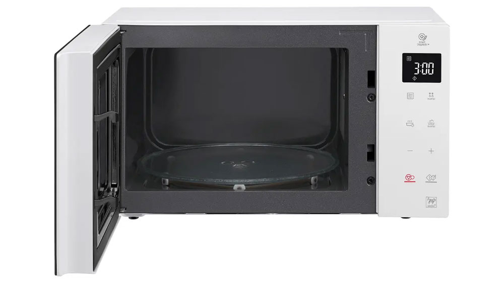 Vnitřní prostory mikrovlnné trouby LG MS23NECBW_03