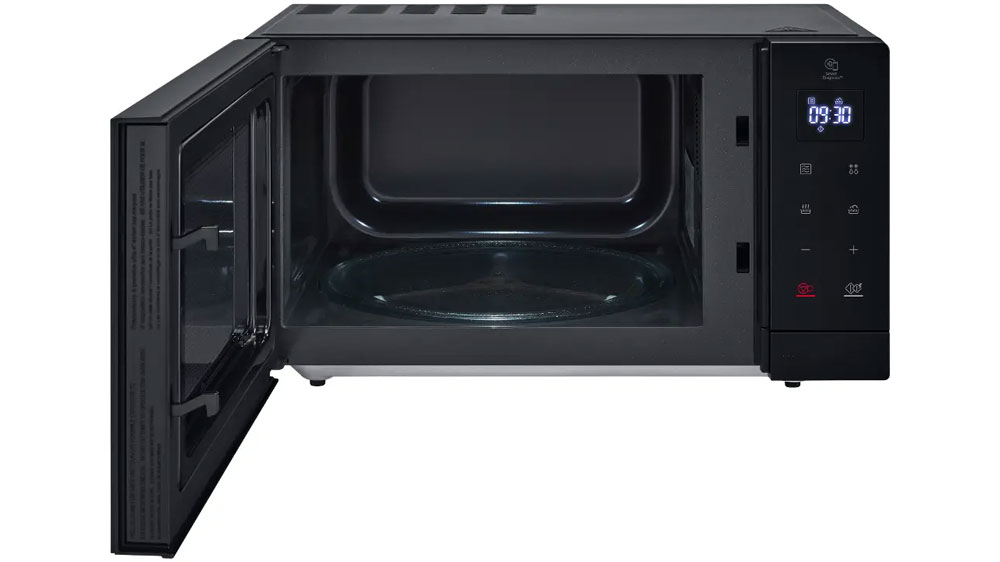 Vnitřní prostory mikrovlnné trouby LG MS3032JAR_02